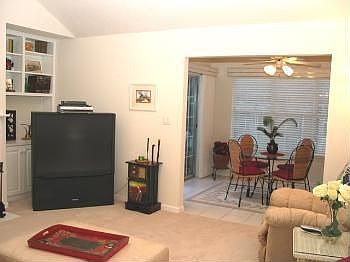 5th image of 823 Fairway Lakes Dr