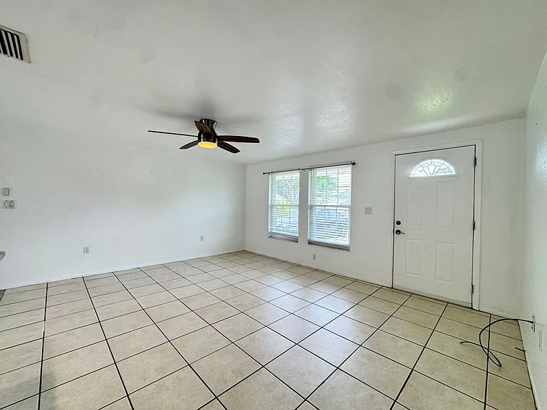 3410 Bay St — Photo 6