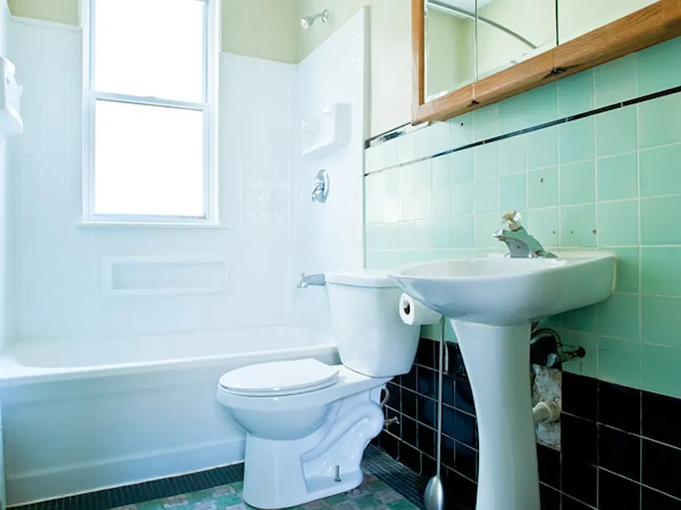 1 Bd/1ba W Heat Near Brady Half Off First Month — Photo 9