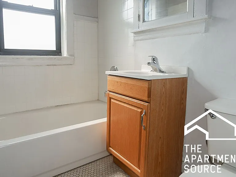 2612 W Gunnison St #2R — Photo 4