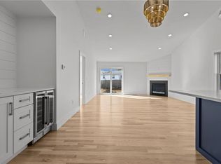 700 Sandy Ln #3, Warwick, RI 02889