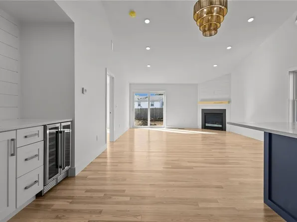 700 Sandy Ln #3, Warwick, RI 02889