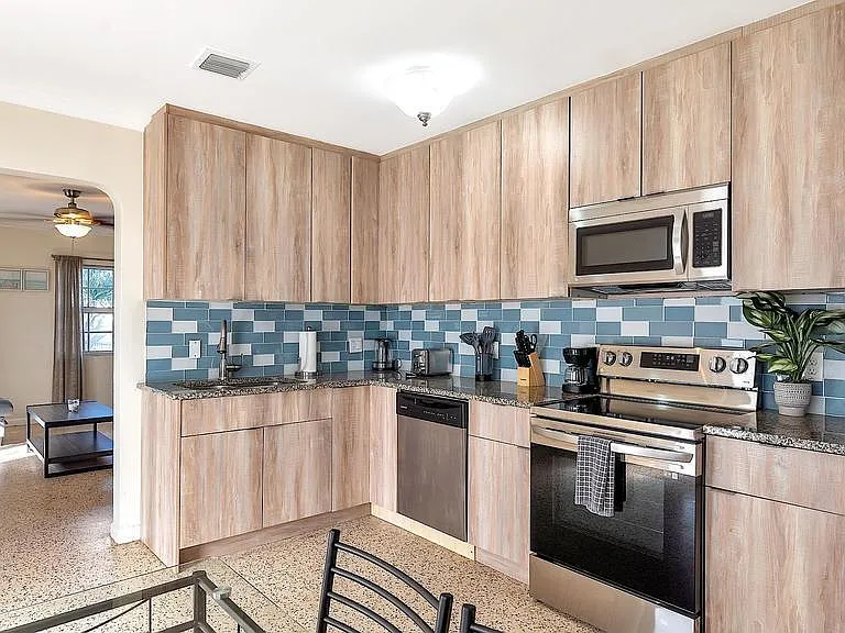 802 N J St — Photo 27