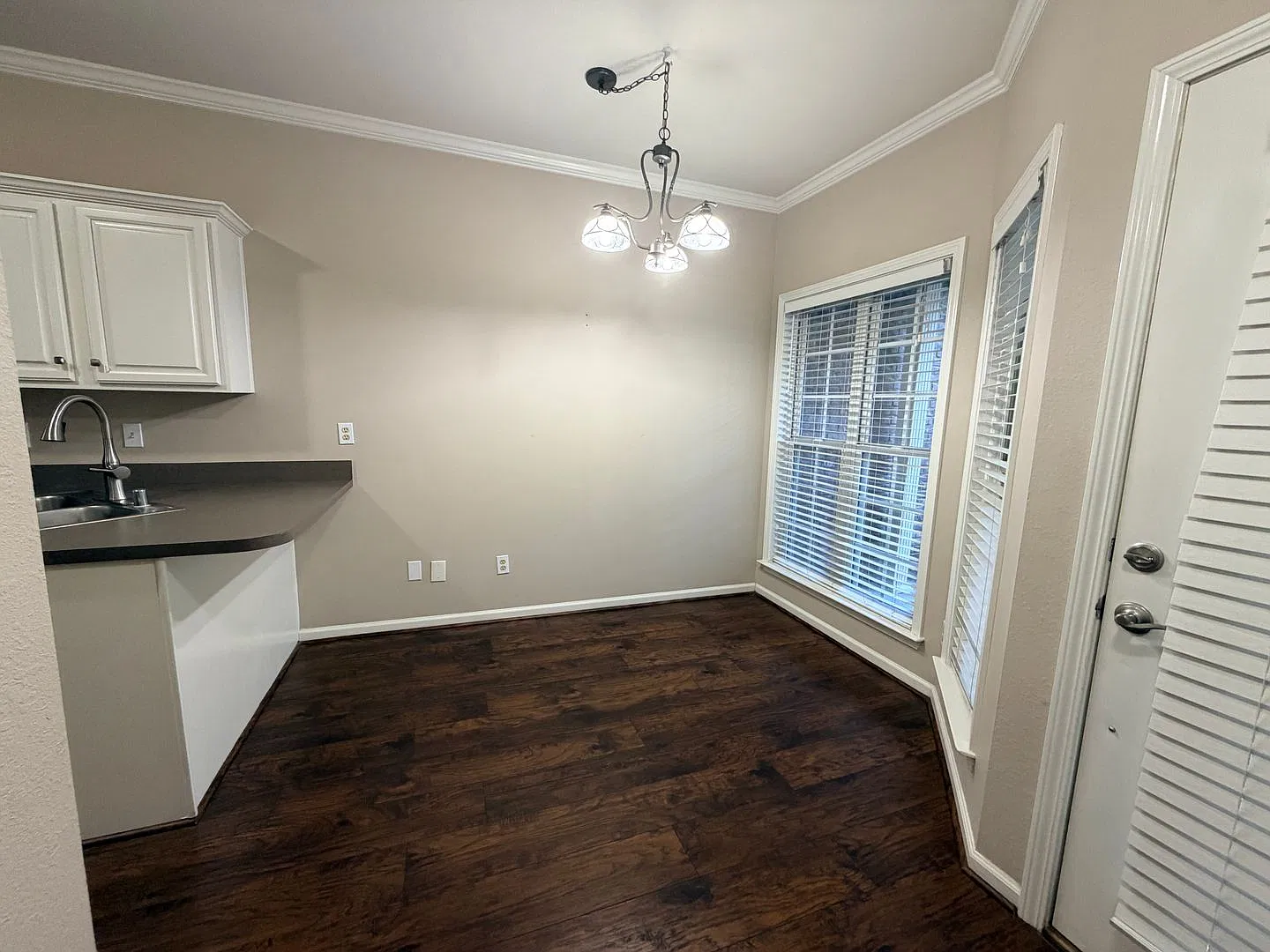 Spacious 3-Bedroom Townhome with Garage & Private Fenced Backyard — Photo 4
