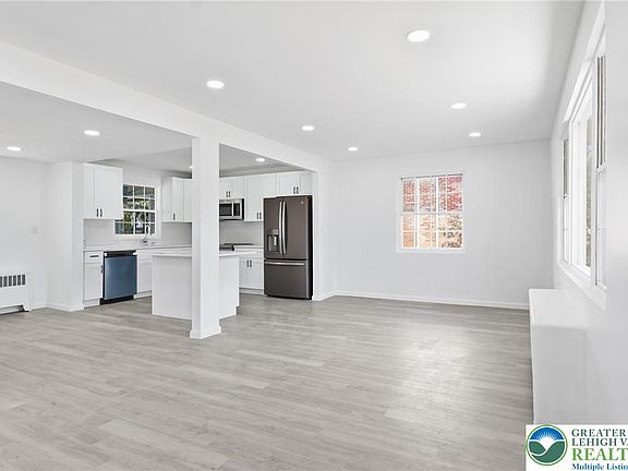 5th image of 935 Buttonwood St