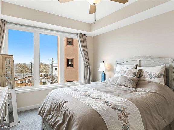 4th image of 103 Irving Ave N #303