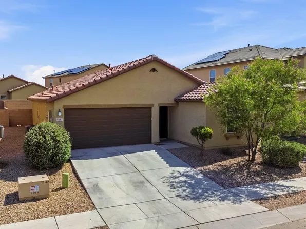 8587 W Magpie Pl, Tucson, AZ 85757