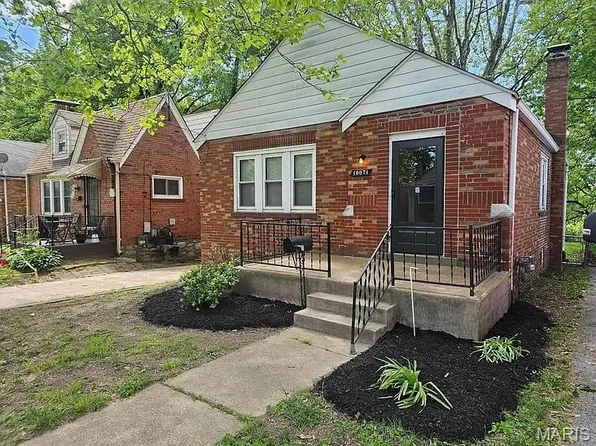 10071 Diamond Dr, Saint Louis, MO 63137