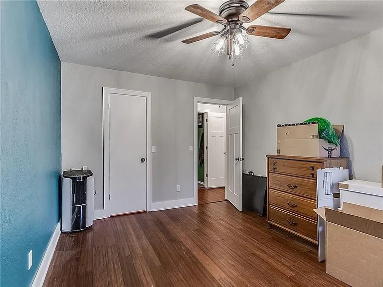 2104 Whiteoak Cir — Photo 36