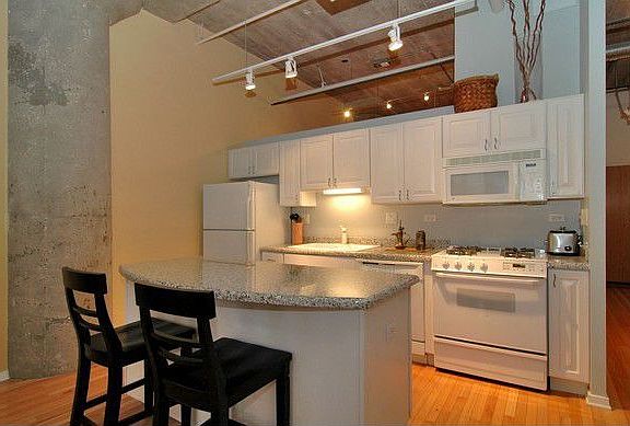 5th image of 360 W Illinois St APT 3E