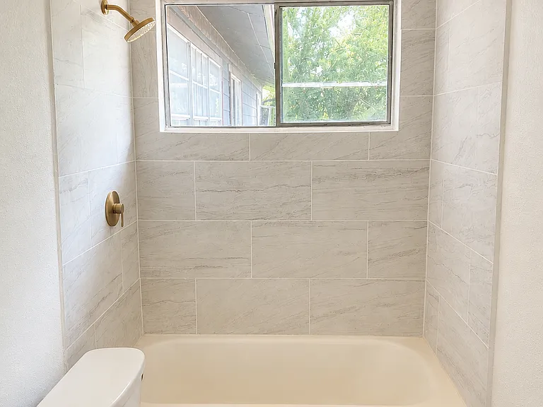 2712 Oakcliff St #6 — Photo 5