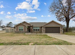 402 Mission Crest Cir, Lindale, TX 75771