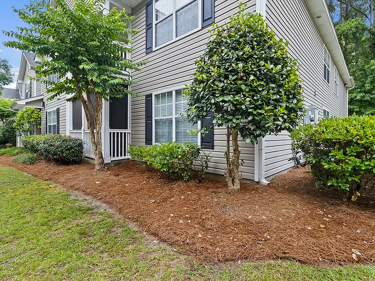 Nicely landscaped complex