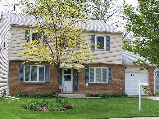 1st image of 131 E Armitage Ave
