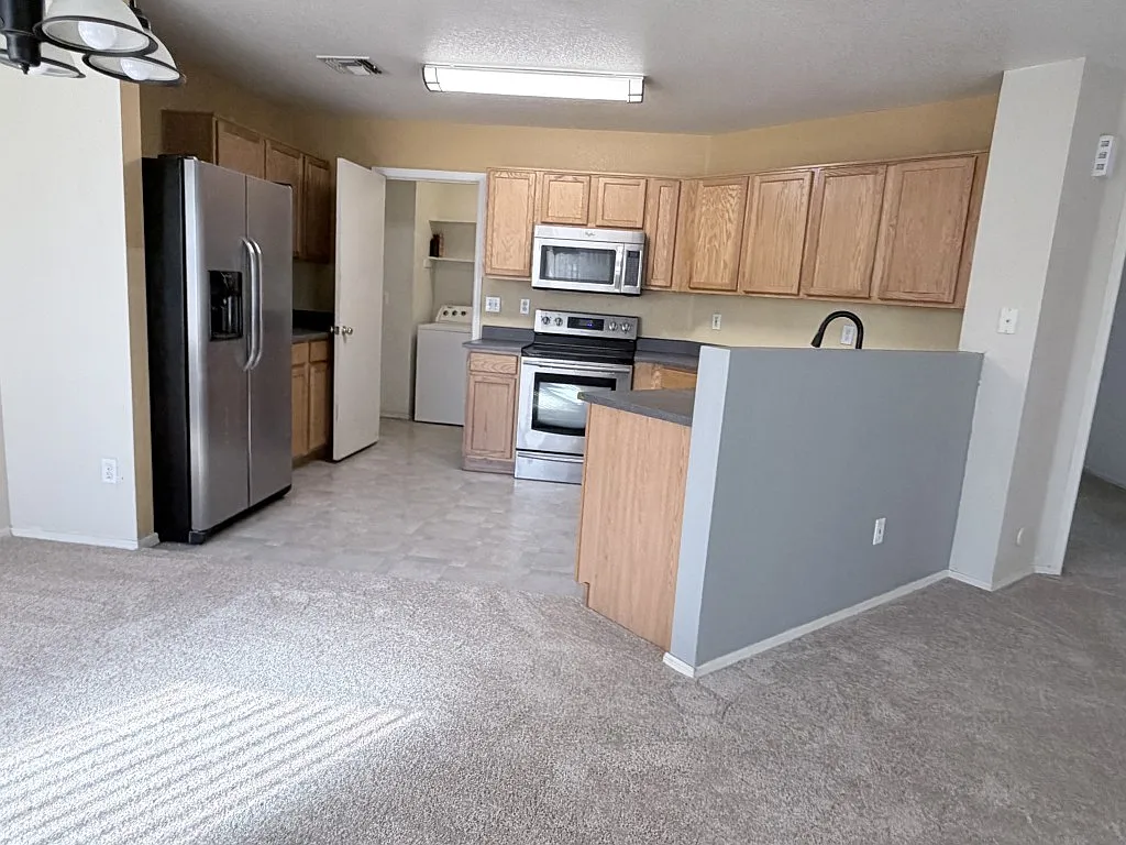 3 bed, 1316 sqft, $1,895 — Photo 4