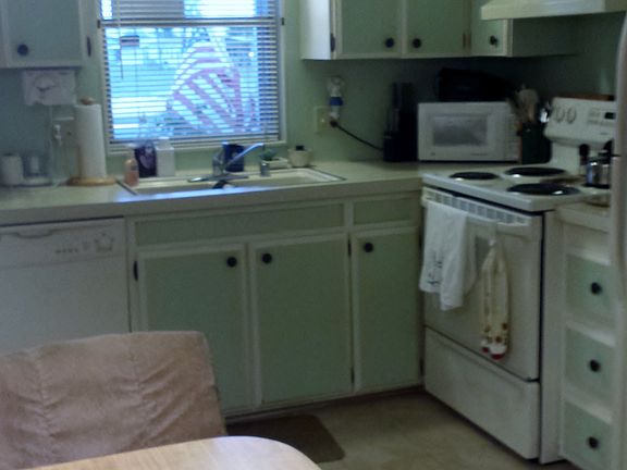 Kitchen with breakfast bar