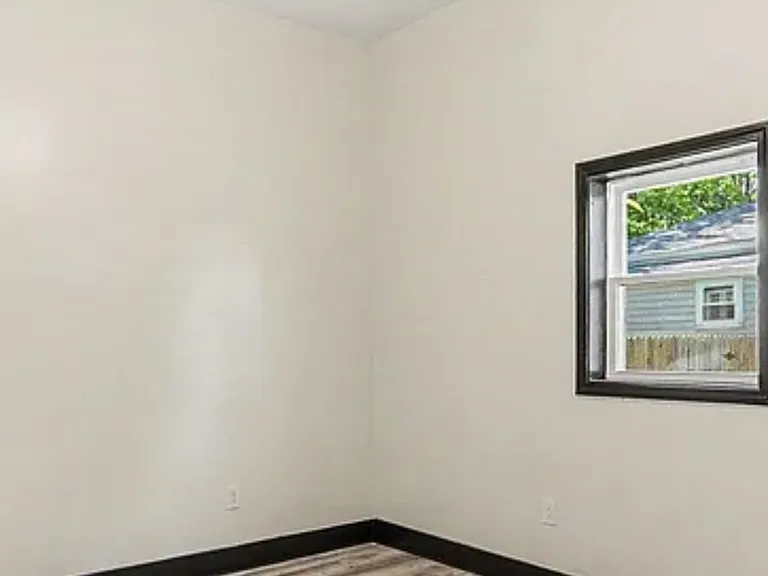 114 Stevenson Ave — Photo 10