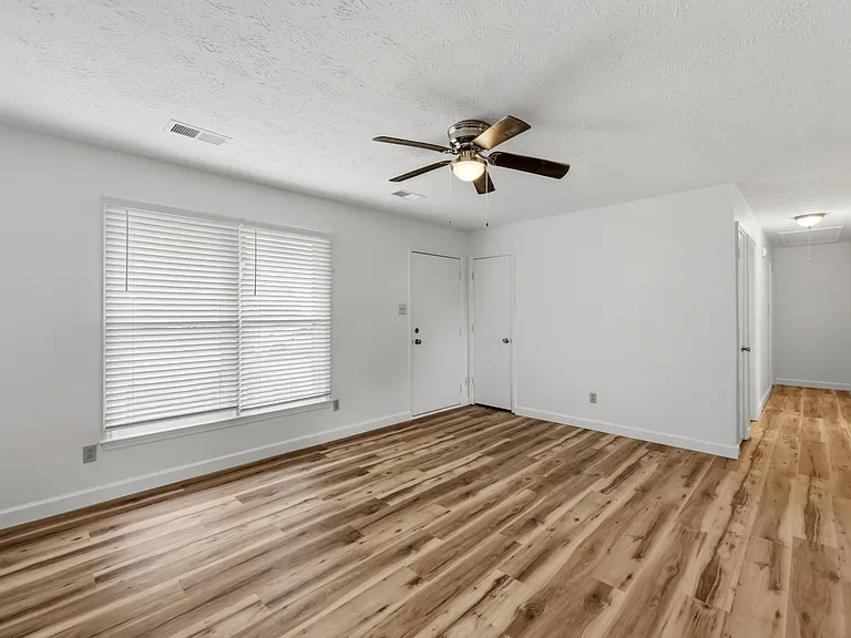199 Dunroven Dr — Photo 4