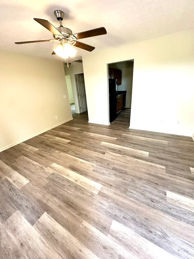 104 Ezra Court - B — Photo 1