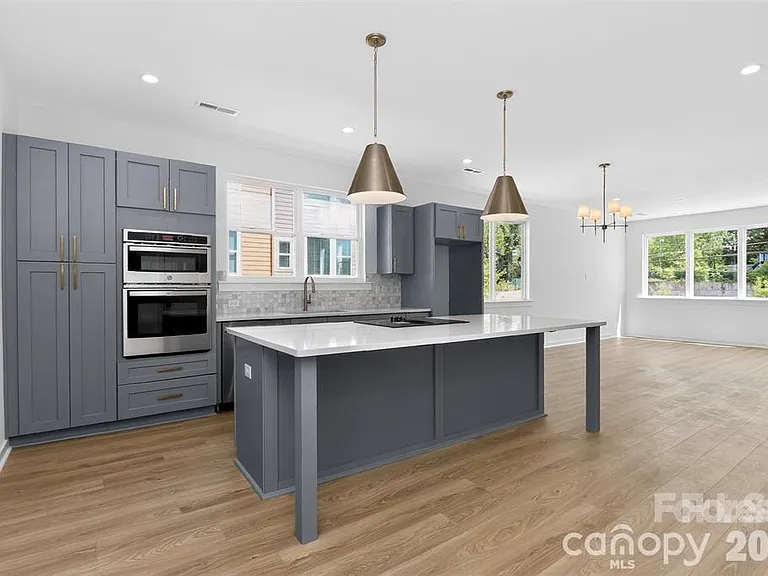 2714 Baltimore Ave — Photo 17