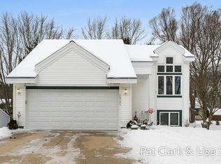 15721 River Run Dr, Spring Lake, MI 49456