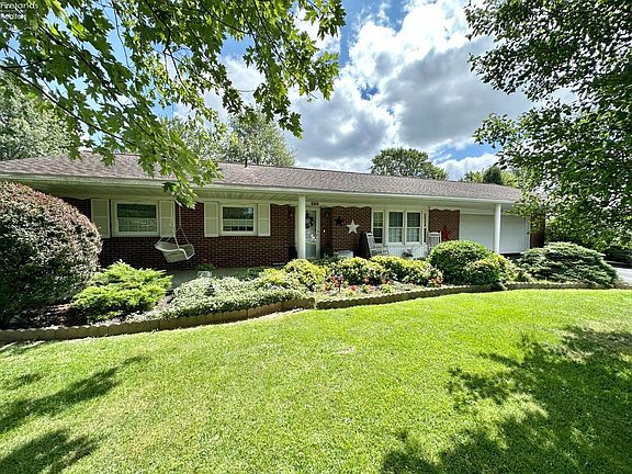 2nd image of 220 Jeanette Dr