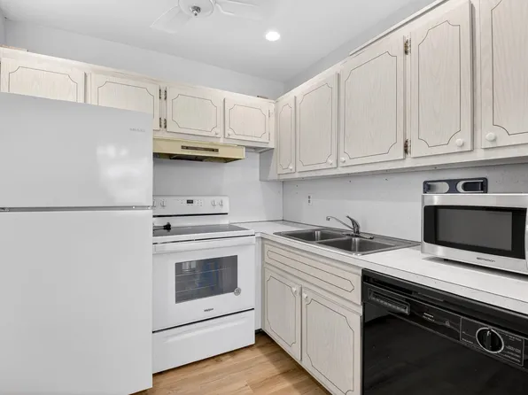 480 Horizon W #205, Boynton Beach, FL 33435