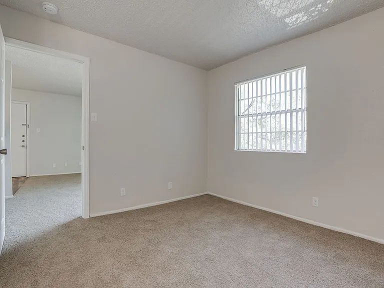 Woodland Apts San Antonio — Photo 7