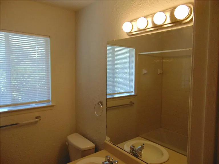 508 Burlwood Ct — Photo 13