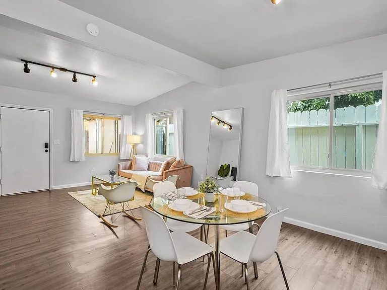 728 Stepney Pl — Photo 8