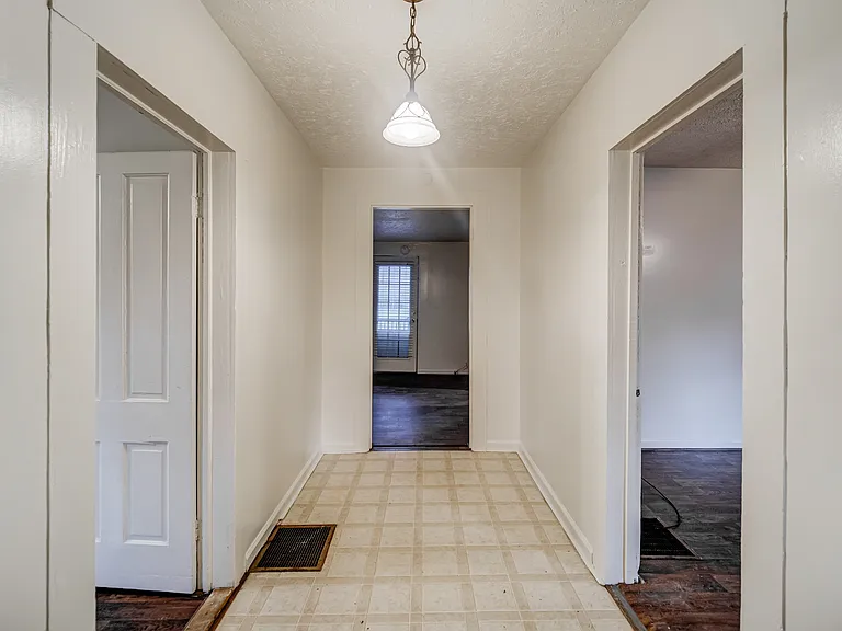 1290 Reavis Mountain Rd — Photo 37