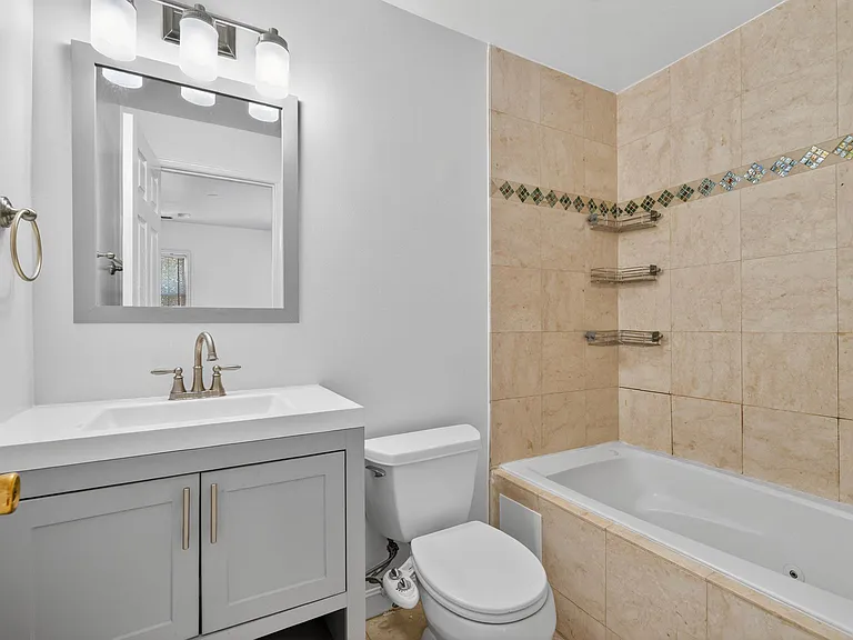 Large, Well Appointed En-Suite Bathroom