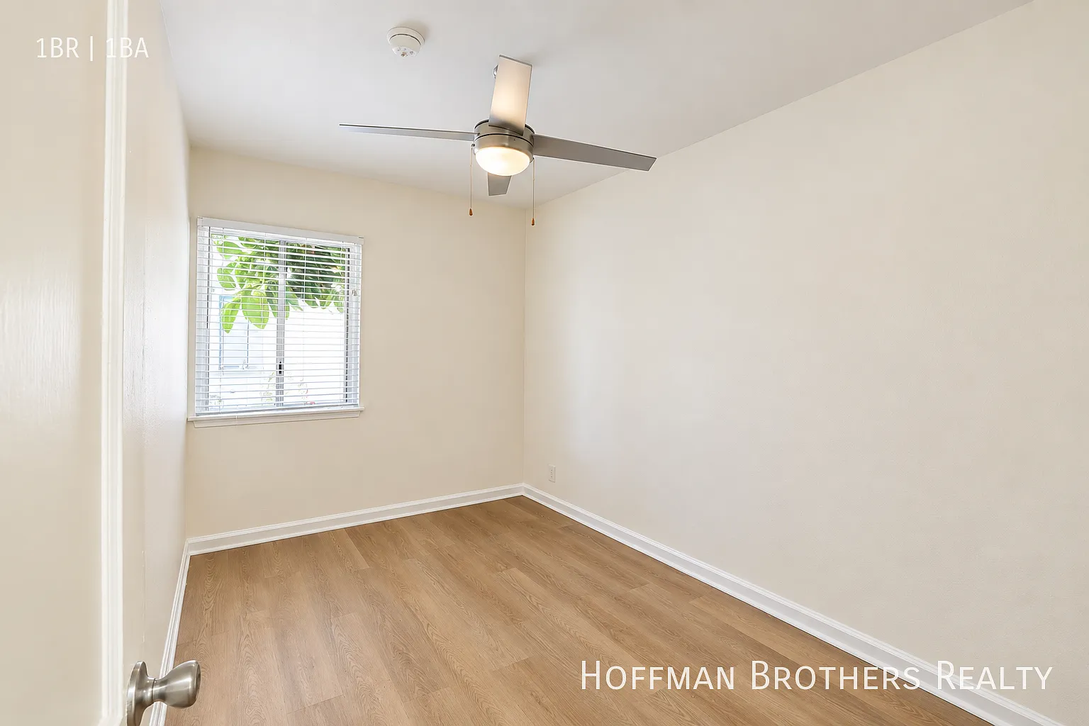 Bright Venice 1-Bedroom With Garage Parking,Gated Entry & Water Included! — Photo 4