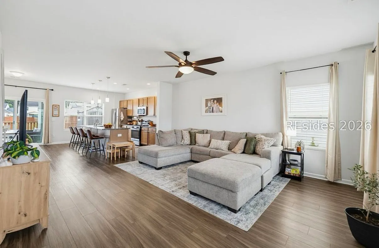 4 bed, 2237 sqft, $2,550 — Photo 3
