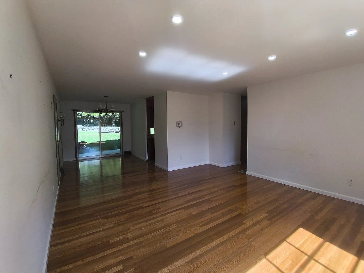 3 bed, 1388 sqft, $3,200 — Photo 3