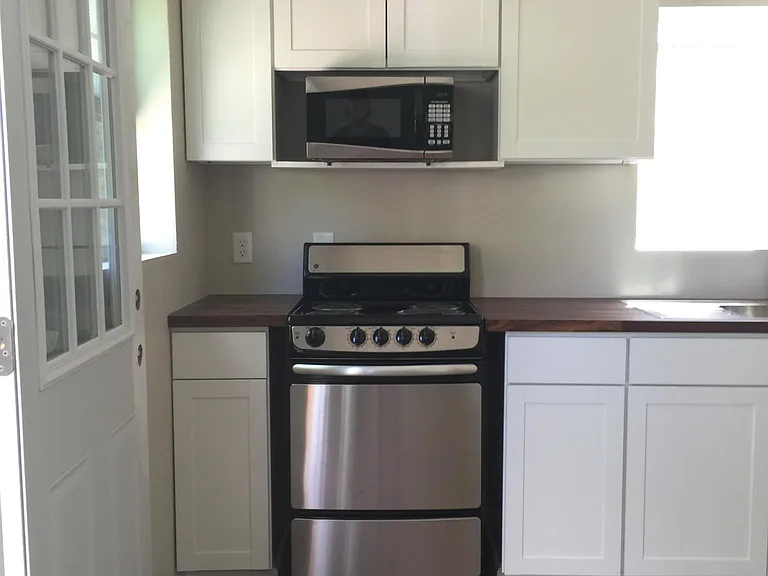 1621 Belle Pl — Photo 9