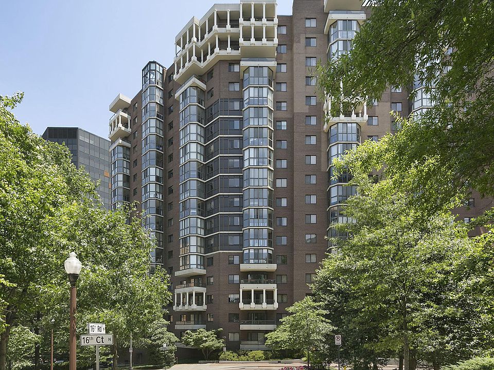 1st image of 1600 N Oak St APT 219