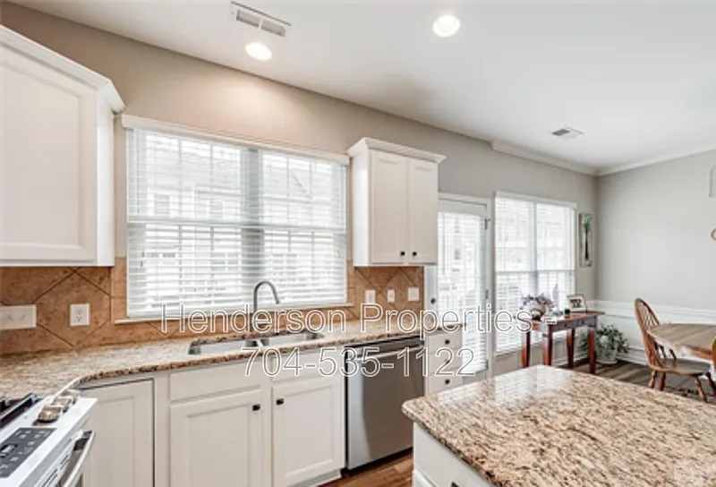 3 bed, 3.5 bath, 1875 sqft, $2,800 — Photo 3