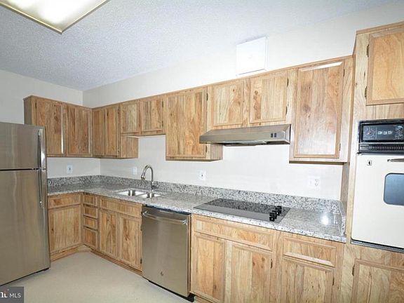 3rd image of 5902 Mount Eagle Dr APT 601
