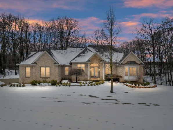 2377 Cumberland Dr, White Lake, MI 48383