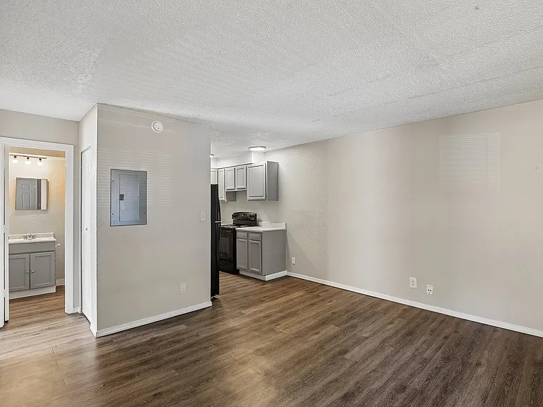 Pleasant Grove Apartments — Photo 9