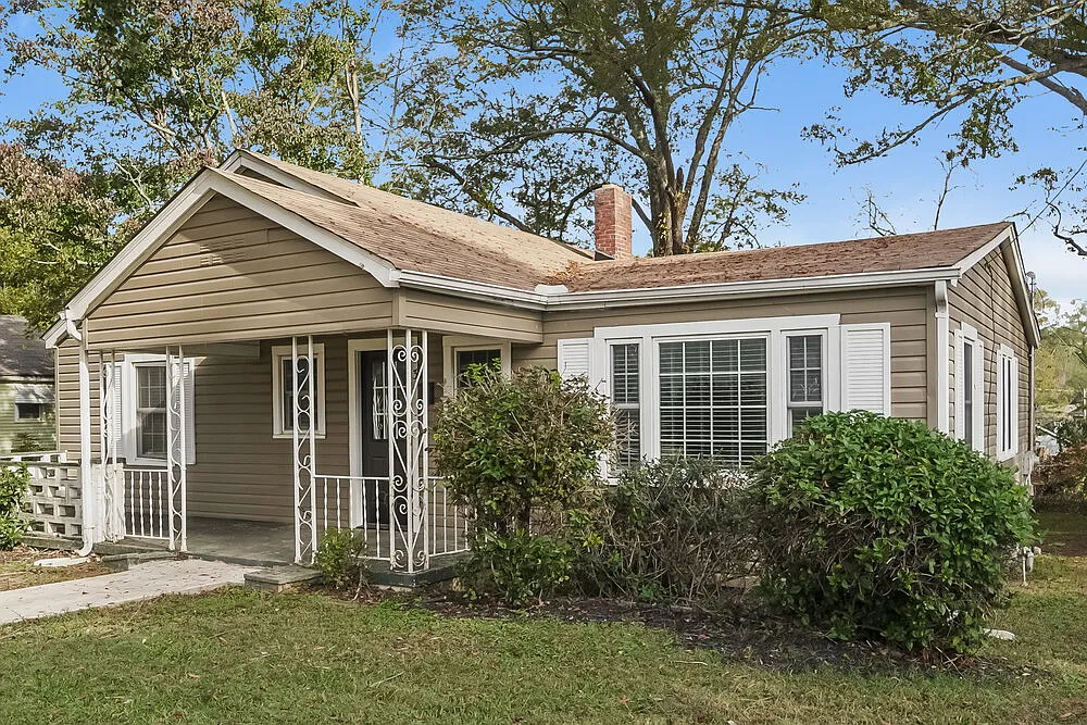 3 bed, 1.0 bath, 1270 sqft, $1,790 — Photo 3