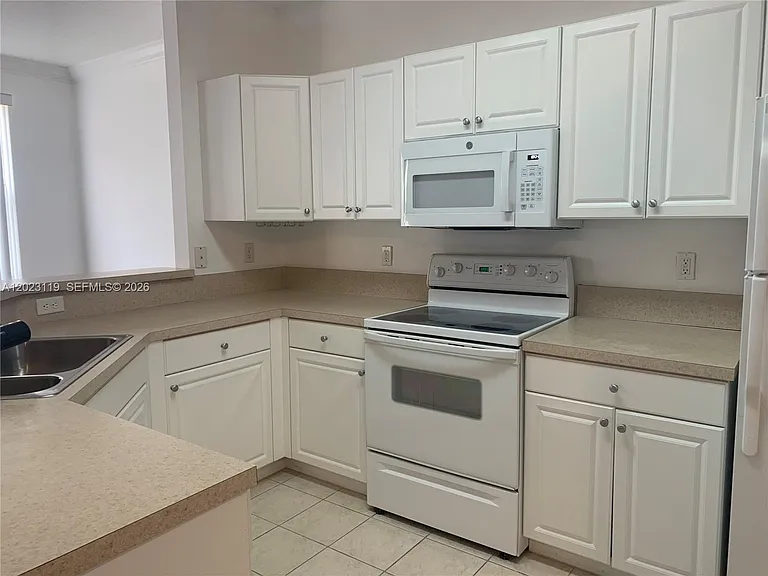 4702 SW 160th Ave #325 — Photo 5
