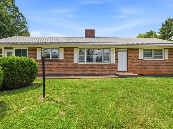 1940 Wards Rd, Altavista, VA 24517