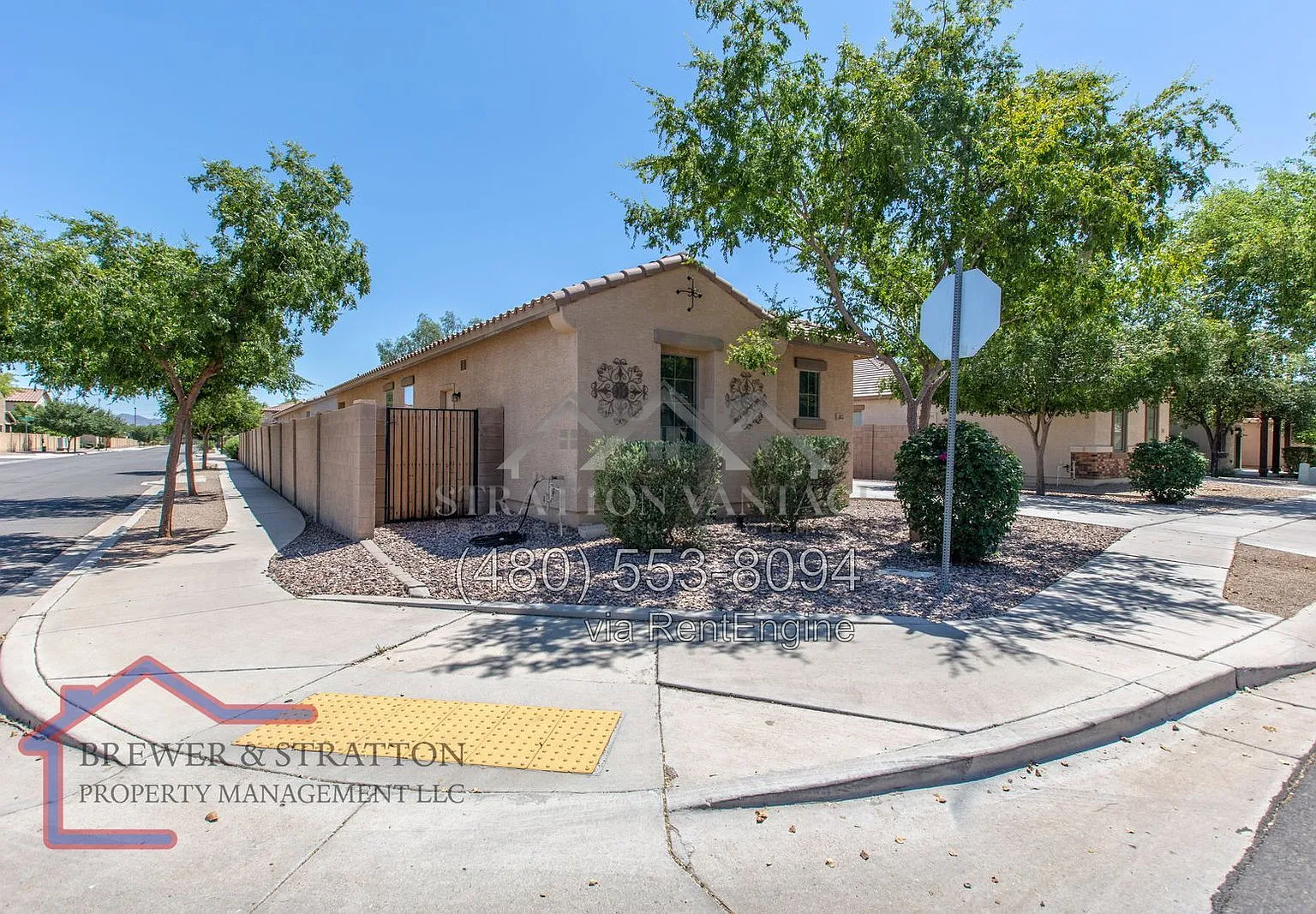 3 bed, 2.0 bath, 1299 sqft, $2,300 — Photo 2