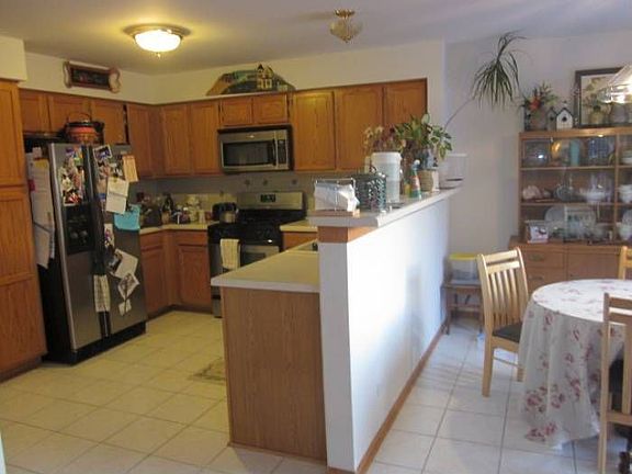 4th image of 808 Fairmont Ct