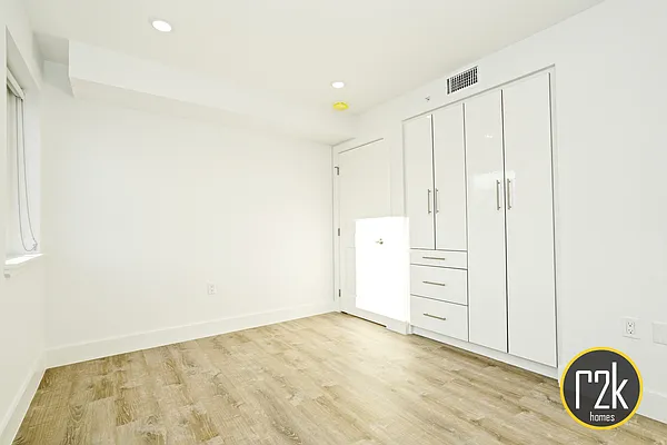 Rented by Realty 2000 Corp | media 12