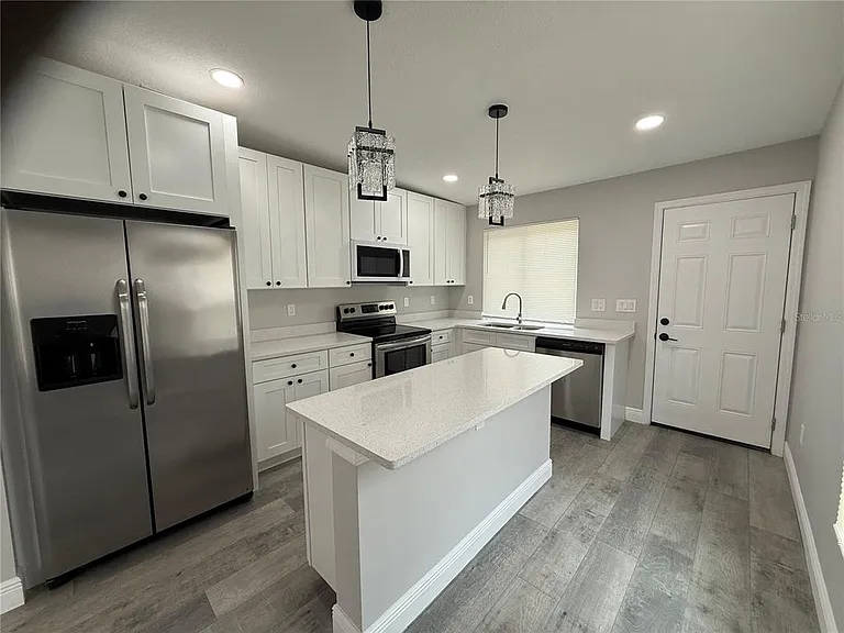 225 E Warren Ave — Photo 13