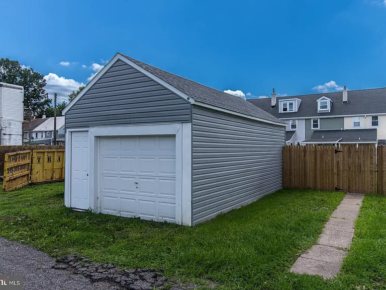 647 Spruce St — Photo 37