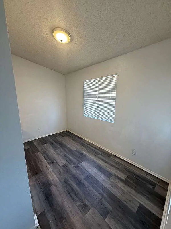 2 bed, 1.0 bath, 1037 sqft, $945 — Photo 4